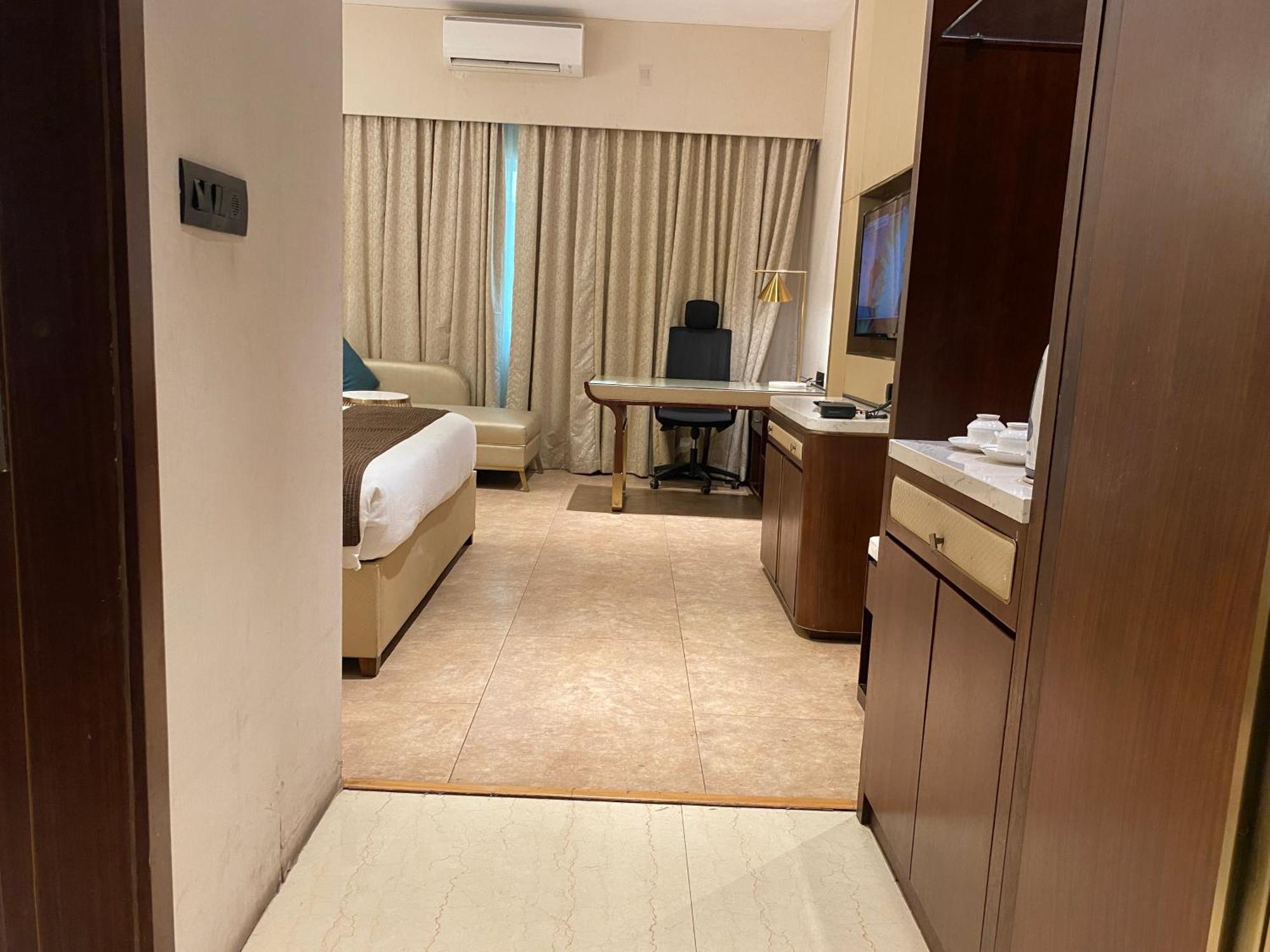 Hotel The Patricians Bilaspur  Exterior photo